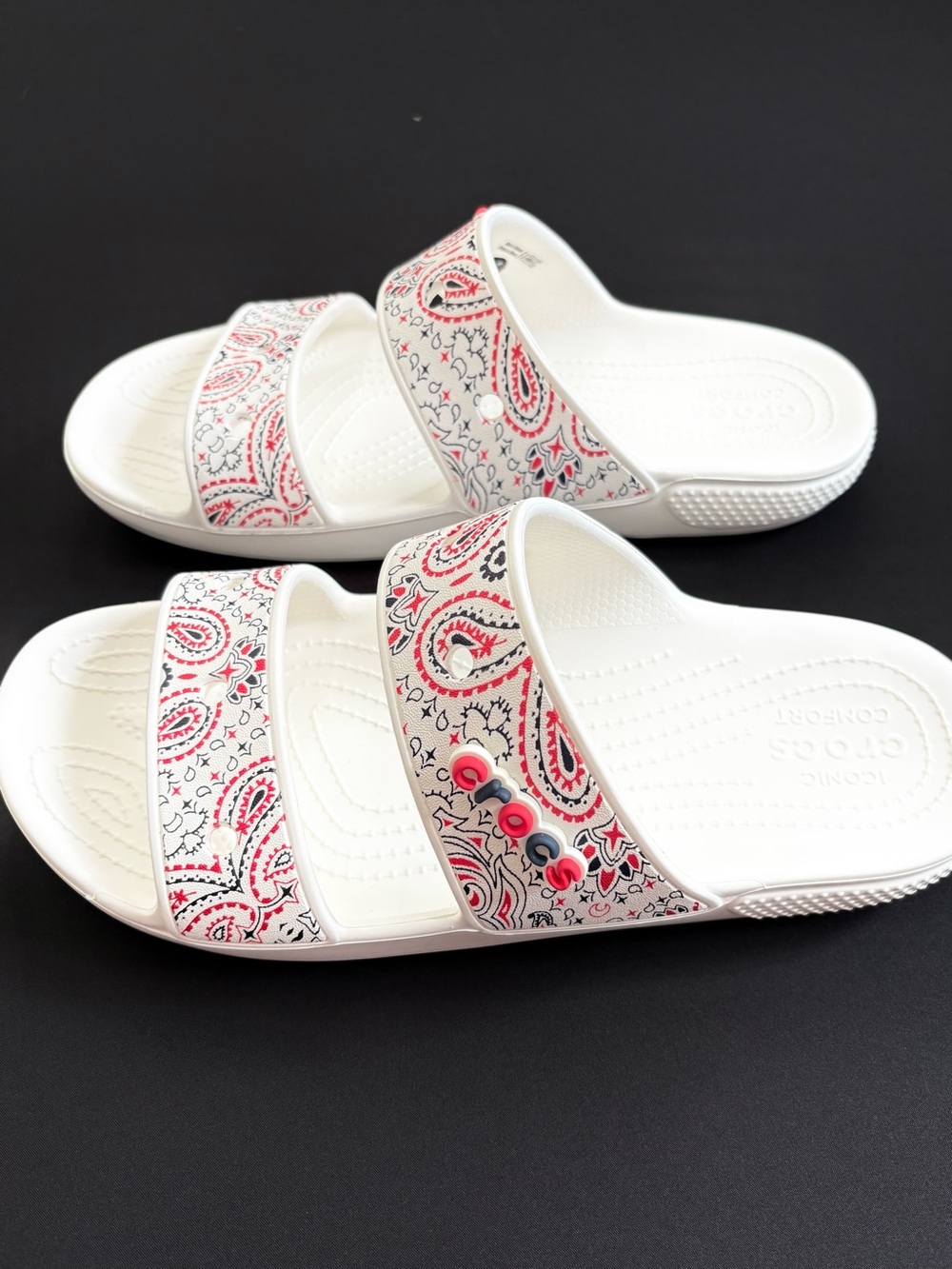 Crocs Women’s 10 Men’s 8 Americana Paisley Bandana Slide Sandals Patriotic